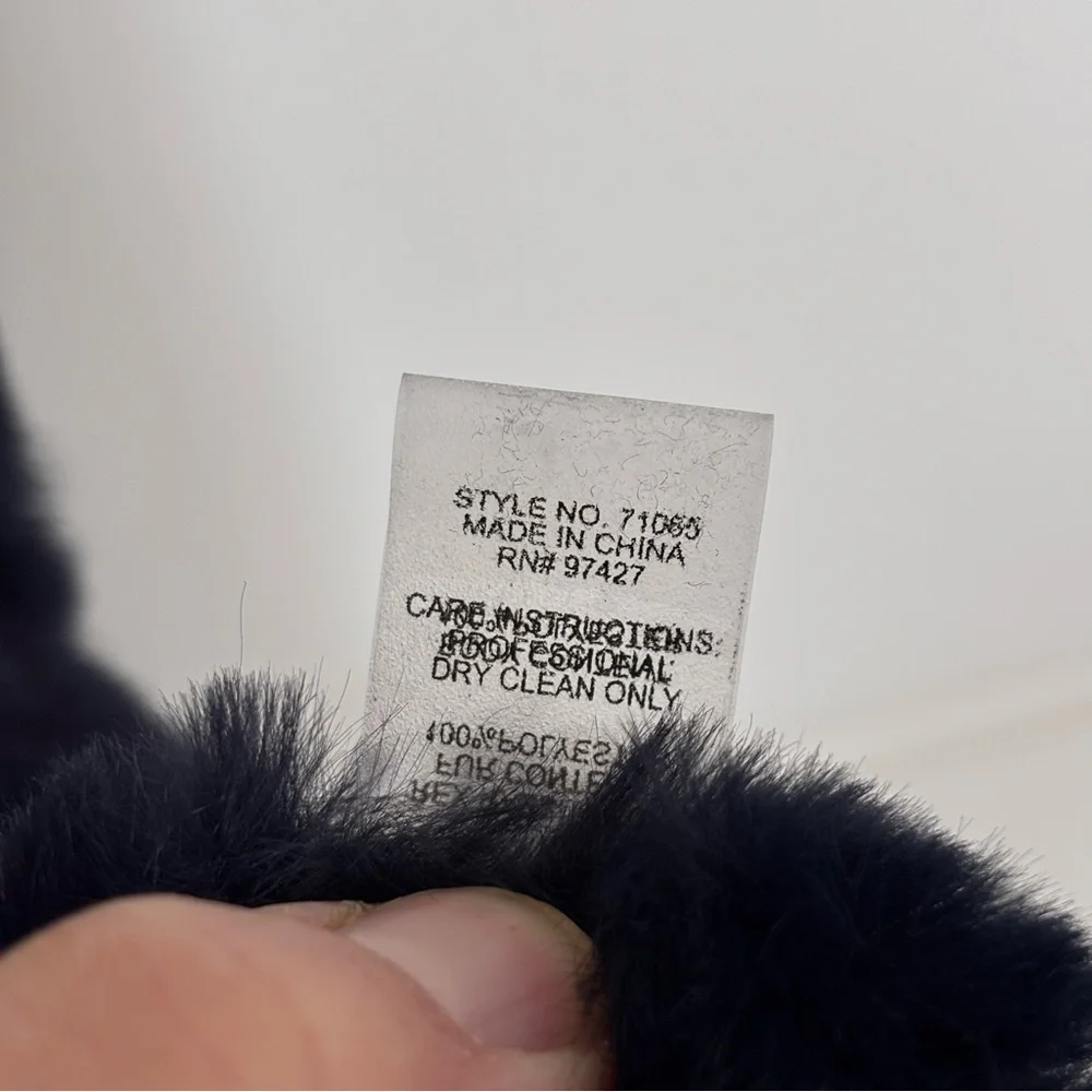 Dolce Cabo los angelos Women's Blue Faux Fur Sweater Vest Size Medium - Picture 12 of 17